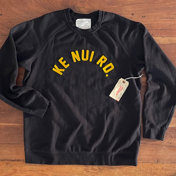 Mens Raglan Fleece Black x KE NUI RD. Gold applique